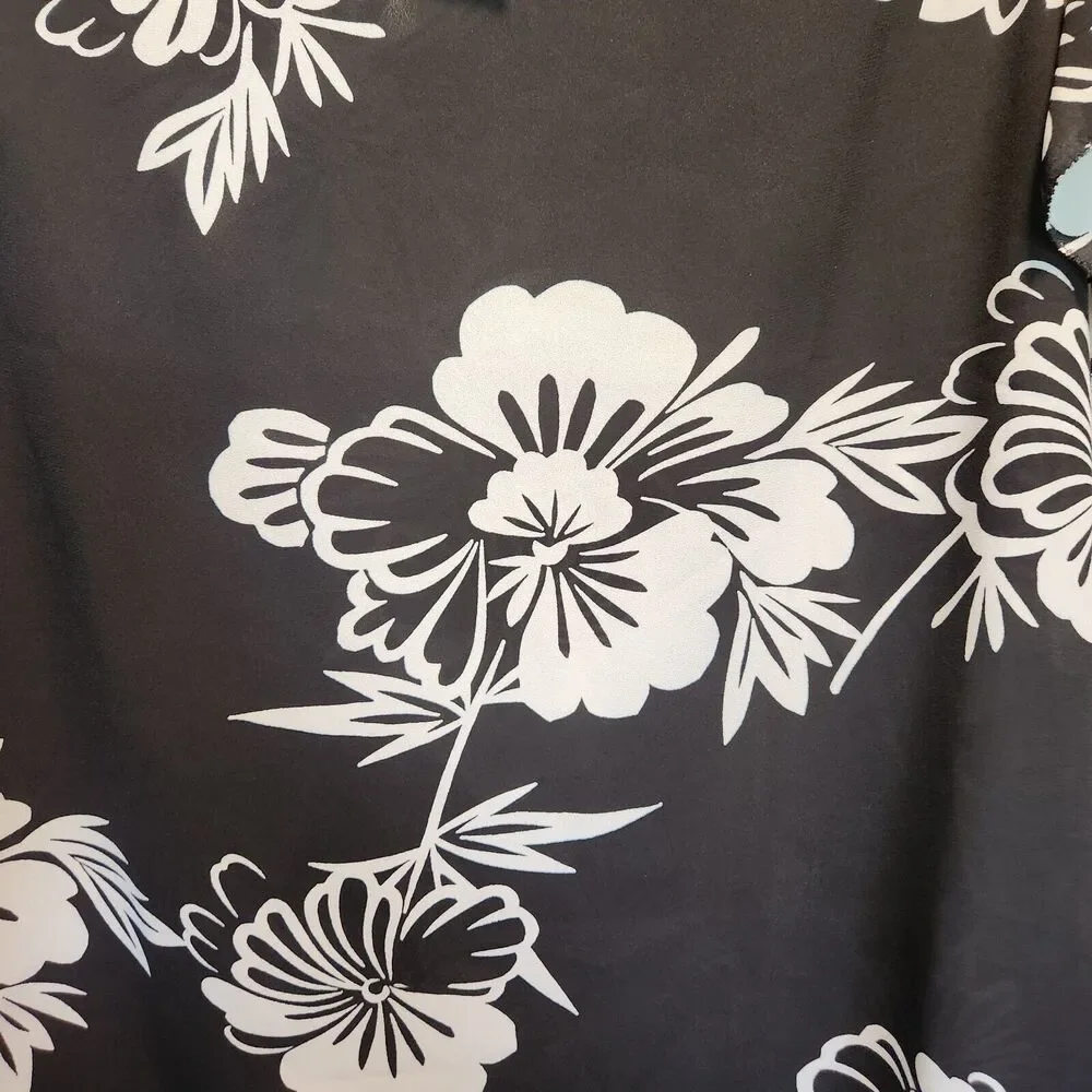 Leaving Closet Soon! Talbots Black Floral Short Sleeve Blouse C0073 - Picture 2 of 6